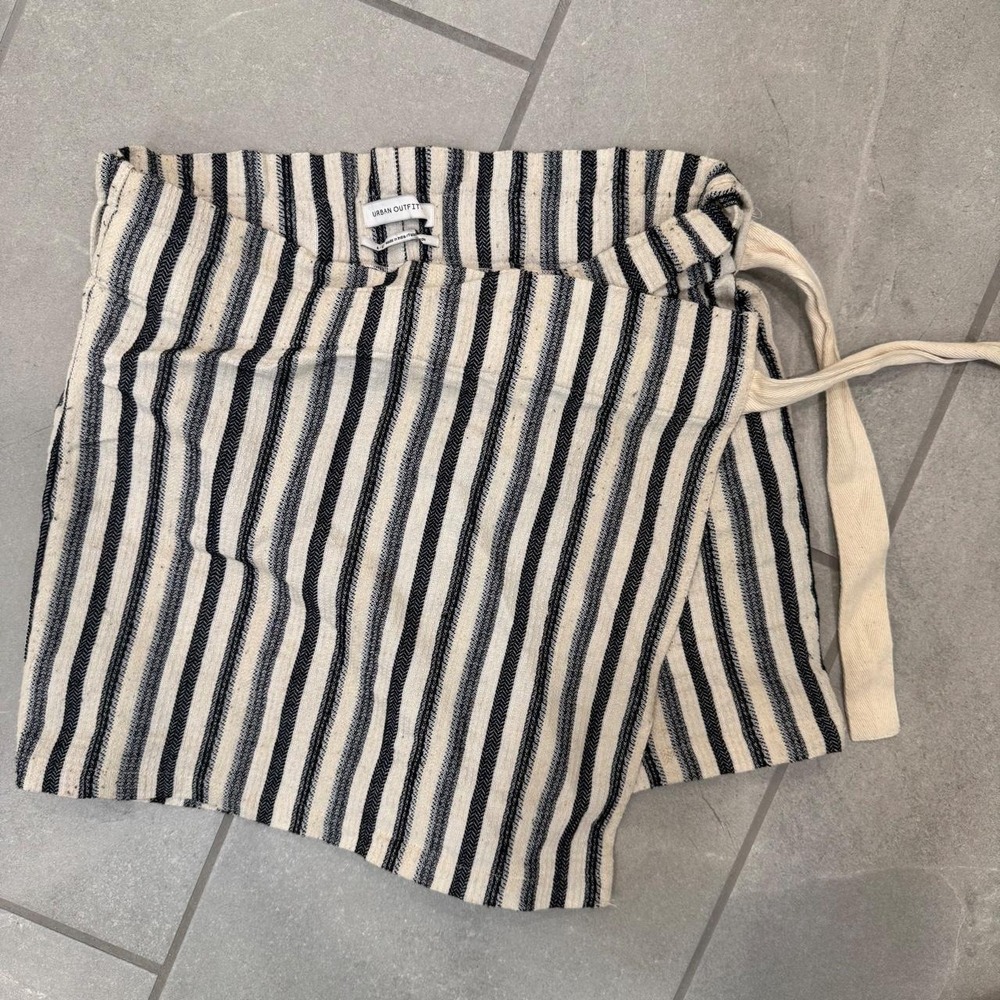 Urban Outfitters black and white striped mini skort with tie waist, size L